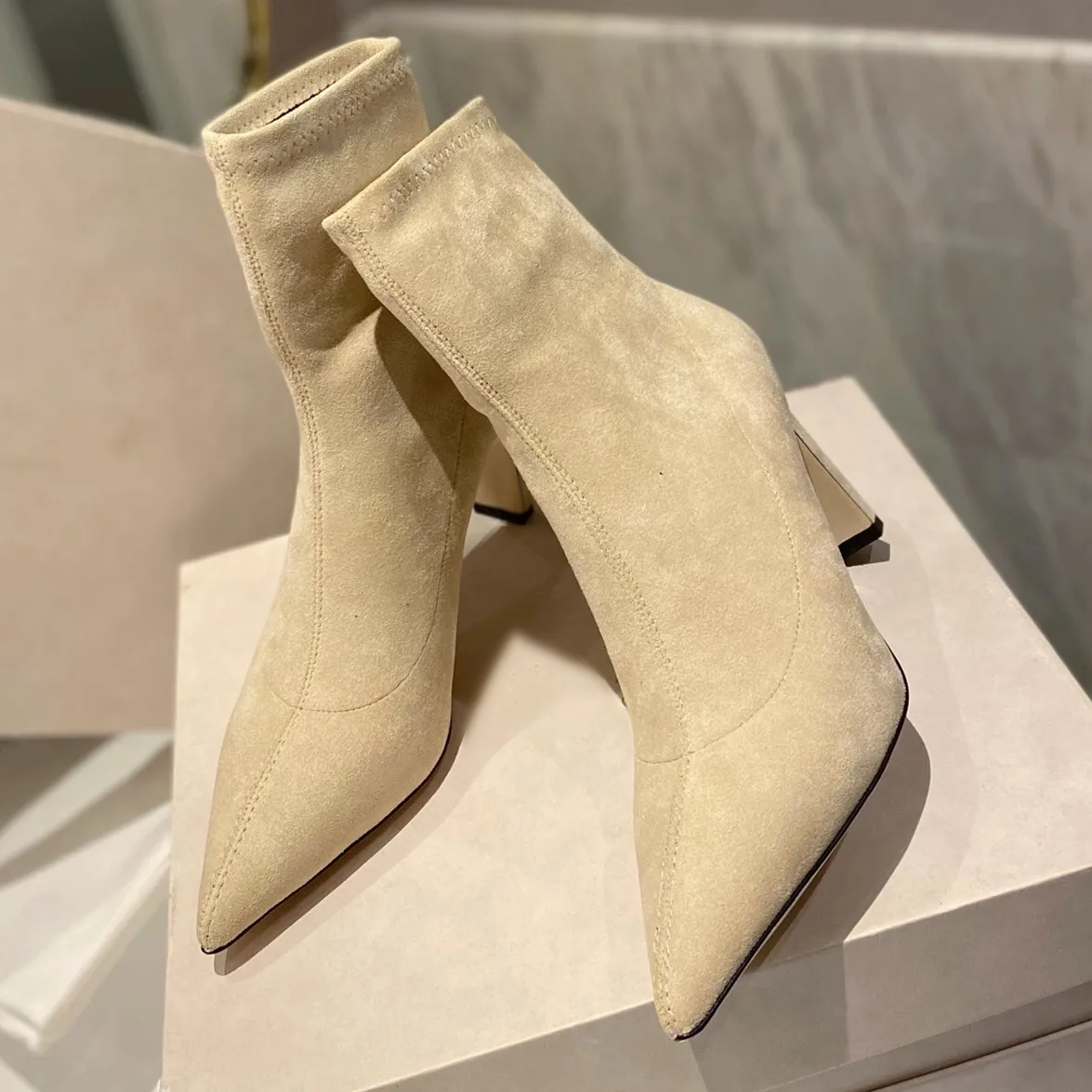 European and American Style Spring and Autumn 2022 New High Heel Short Boots Women's Pointed Elastic Ankle Boots Martin Boots
European and American Style Spring and Autumn 2022 New High Heel Short Boots Women's Pointed Elastic Ankle Boots Martin Boots
