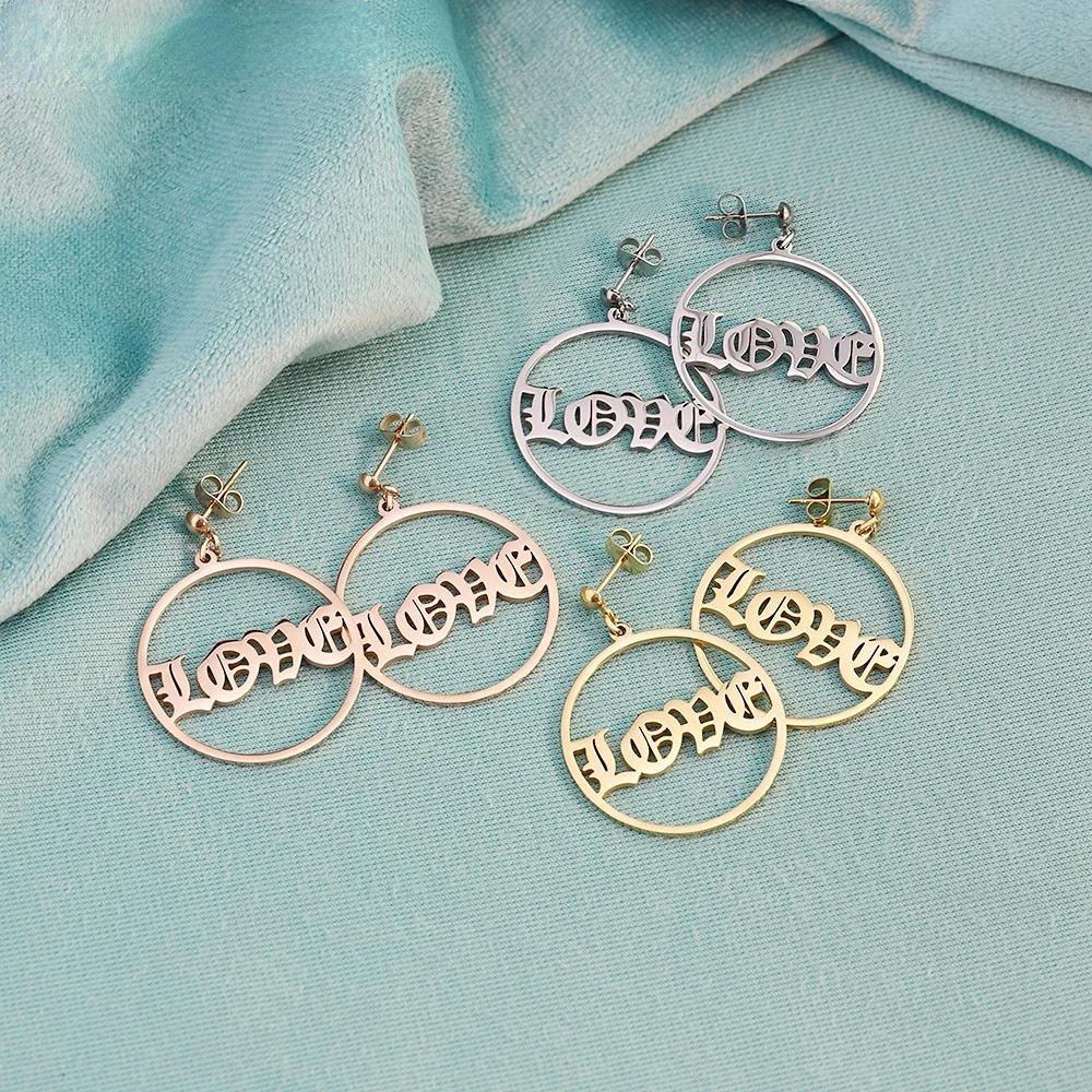 Custom Old English Earrings Personality Stainless Steel Round Nameplate Pendant Ear Stud For Women Jewelry Best Gift
Custom Old English Earrings Personality Stainless Steel Round Nameplate Pendant Ear Stud For Women Jewelry Best Gift