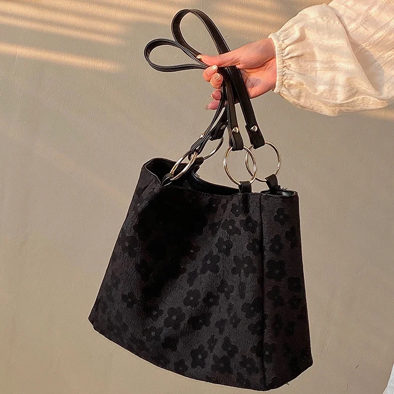 2022 New Black Printing Fashion Trend Student Portable Women's Bag Flower Tote Versatile Large Capacity Shoulder Bag LORR
2022 New Black Printing Fashion Trend Student Portable Women's Bag Flower Tote Versatile Large Capacity Shoulder Bag LORR