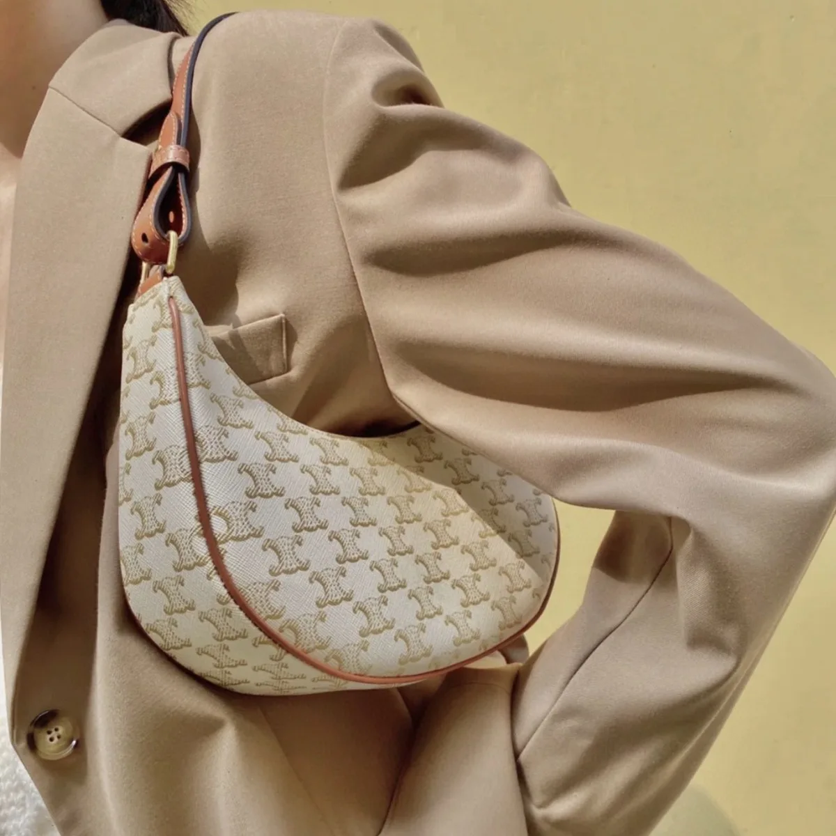 Women's Handbags Exquisite PU Leather Shoulder Bags Fashion Trend Crescent Bags Work Party Classic Vintage Print Handbags
Women's Handbags Exquisite PU Leather Shoulder Bags Fashion Trend Crescent Bags Work Party Classic Vintage Print Handbags