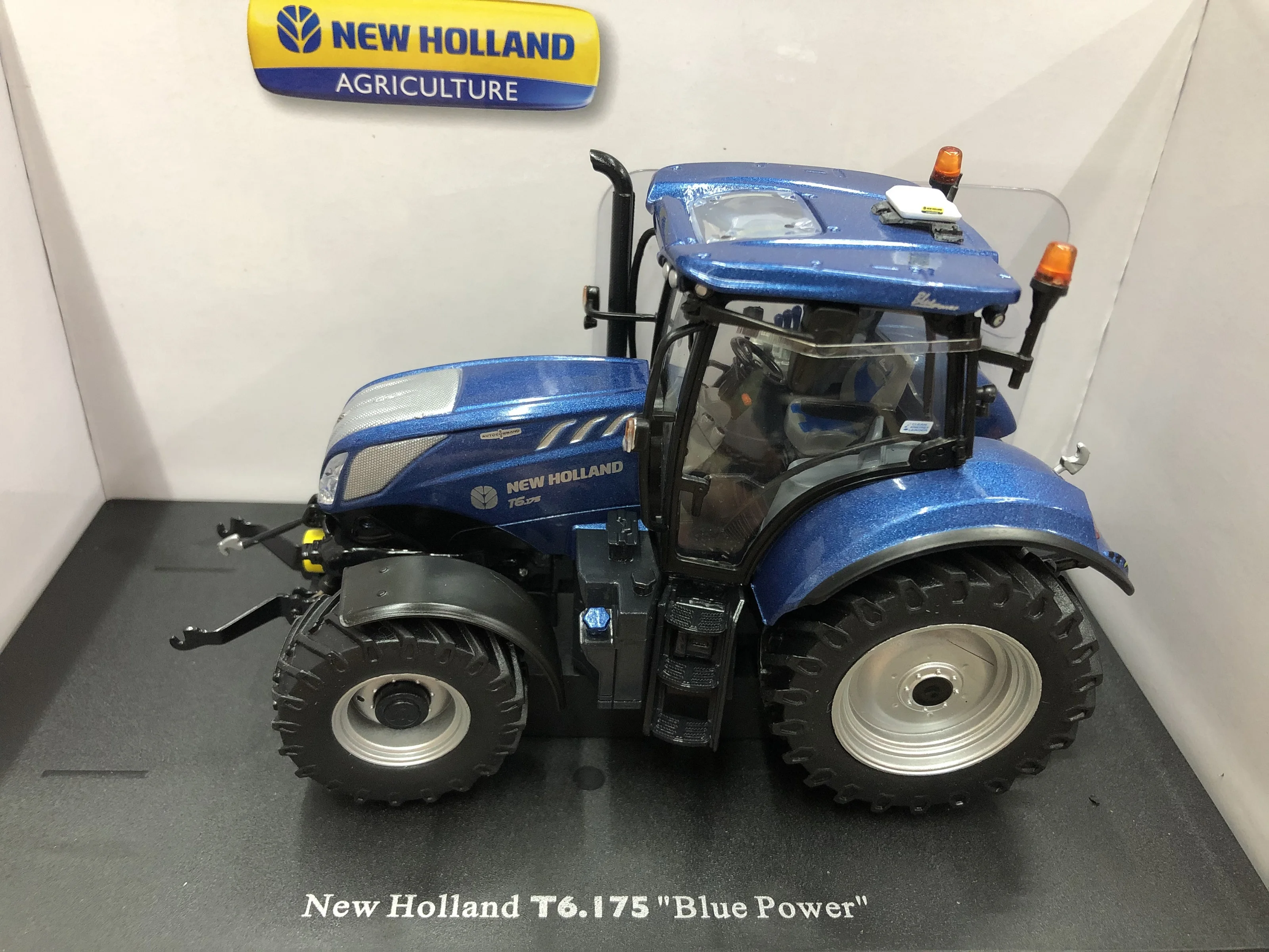 UH 1:32 New Holland T6.175 трактор, сплав, модель 4959, подарки, Сувенирные игрушки
UH 1:32 New Holland T6.175 трактор, сплав, модель 4959, подарки, Сувенирные игрушки