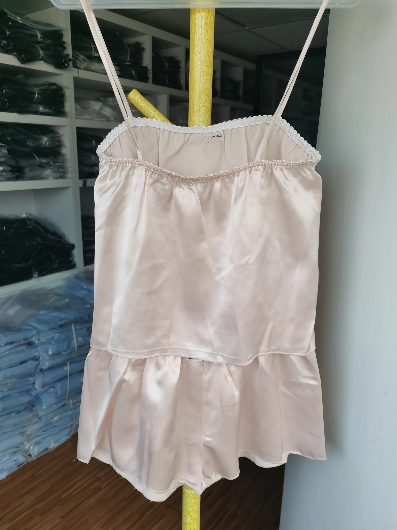 Fashion Classic Trendy Luxury Designer Cloth Women Summer Letter Logo Pink Suspender Shorts Set Satin Pajamas Tank M5
Fashion Classic Trendy Luxury Designer Cloth Women Summer Letter Logo Pink Suspender Shorts Set Satin Pajamas Tank M5