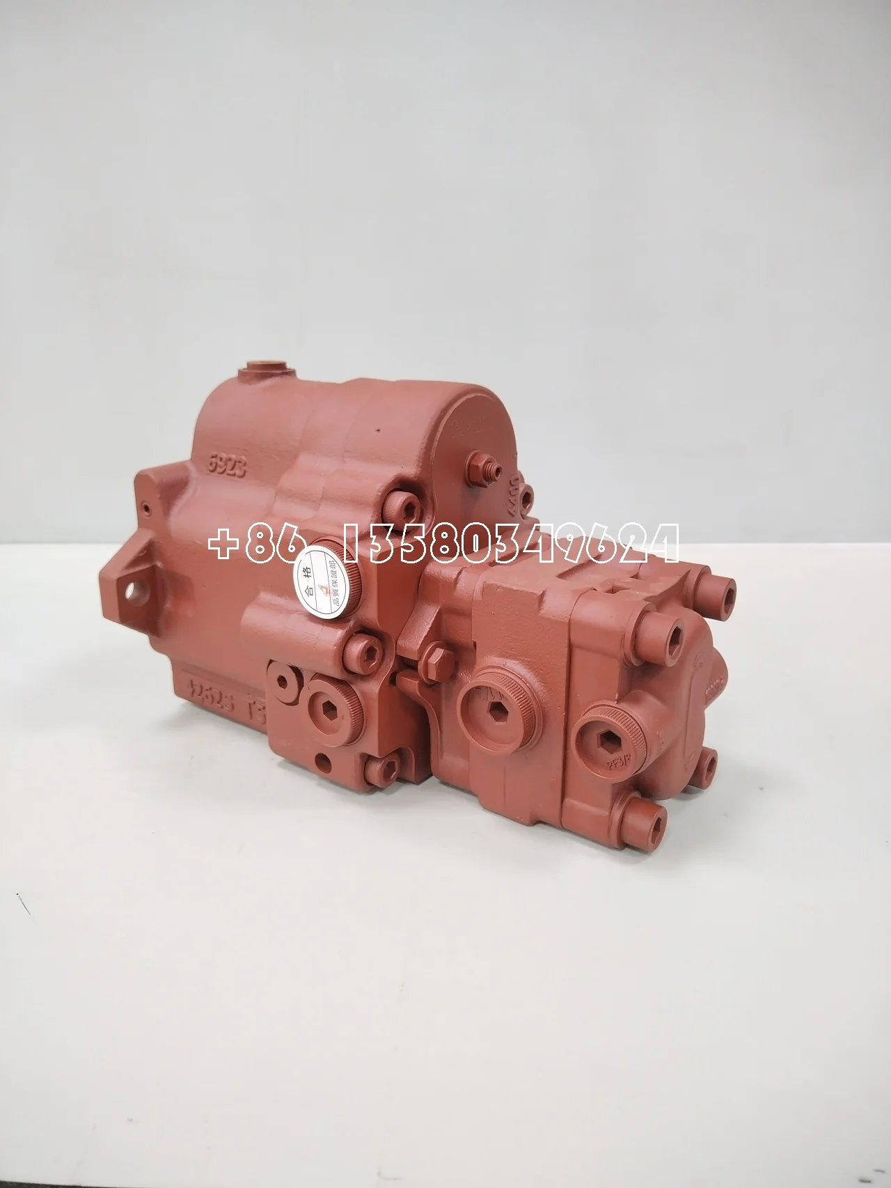 Поршневой насос NACHI, гидравлический насос для Hitachi EX27/30/35 Kubota U30 PVD-1B-32P-11G5-5677A 
Поршневой насос NACHI, гидравлический насос для Hitachi EX27/30/35 Kubota U30 PVD-1B-32P-11G5-5677A