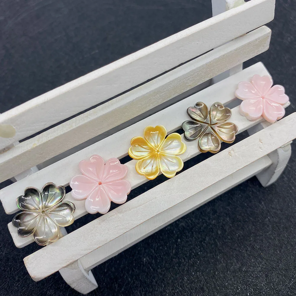 Colorful Petal-shaped Pendant Natural Seawater Shell Fashion Temperament Jewelry Hand-carved Queen Shell Couple Style 19mm
Colorful Petal-shaped Pendant Natural Seawater Shell Fashion Temperament Jewelry Hand-carved Queen Shell Couple Style 19mm