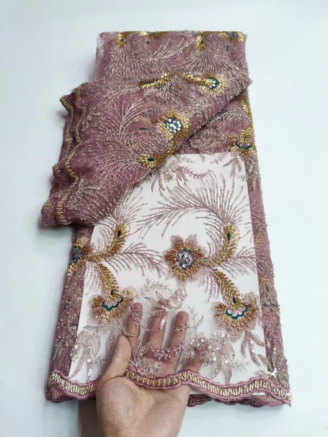 Nigerian Design Elegant Heavy Sequins Embroiderey Lace Fabric French Handmade Luxury Beaded Tulle Fabric For Wedding Dresses
Nigerian Design Elegant Heavy Sequins Embroiderey Lace Fabric French Handmade Luxury Beaded Tulle Fabric For Wedding Dresses