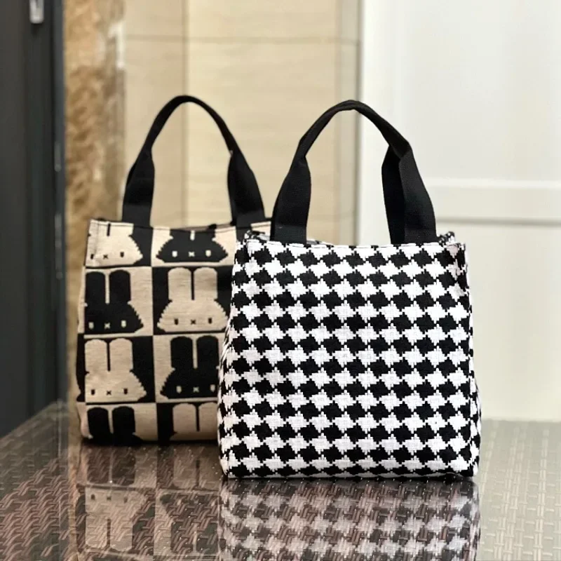 Вместительный Расширенный и утолщенный портативный простой и удобный Ланч-бокс на молнии, сумка, женская сумка для макияжа
Вместительный Расширенный и утолщенный портативный простой и удобный Ланч-бокс на молнии, сумка, женская сумка для макияжа