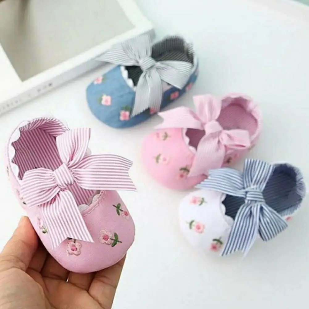 1 Pair Newborn Shoes Beautiful Toddler Shoes Embroidery Pattern Lovely Bow Baby Girls Sneakers Anti-slip Shoes Decorative
1 Pair Newborn Shoes Beautiful Toddler Shoes Embroidery Pattern Lovely Bow Baby Girls Sneakers Anti-slip Shoes Decorative