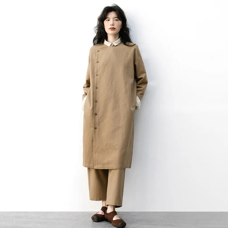 2023 Autumn Vintage New Chinese Style Design Khaki Color Suit with Long Jacket, Dress, and Pants
2023 Autumn Vintage New Chinese Style Design Khaki Color Suit with Long Jacket, Dress, and Pants