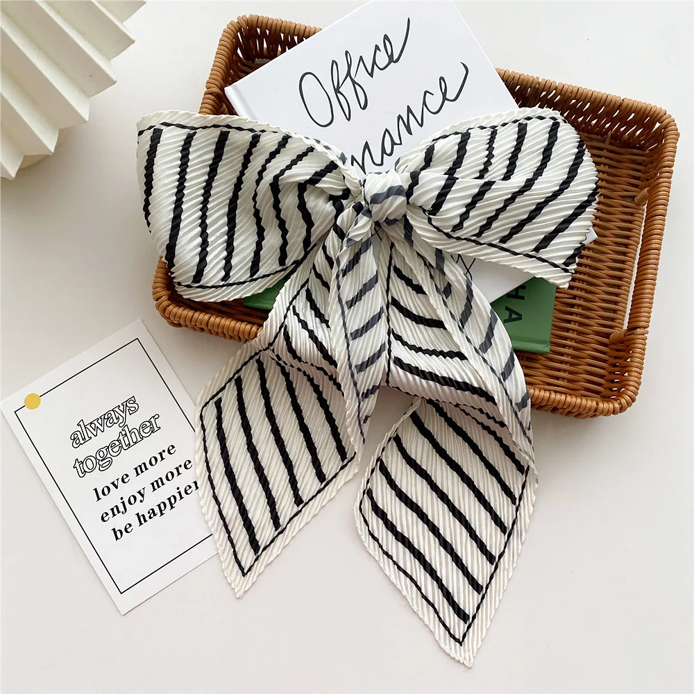 2022 Luxury Brand Women Ripple Striped Line Silk Scarf Lady Fashion Style Print Long Narrow Scarves Lady Headband Shawl 130*10Cm
2022 Luxury Brand Women Ripple Striped Line Silk Scarf Lady Fashion Style Print Long Narrow Scarves Lady Headband Shawl 130*10Cm