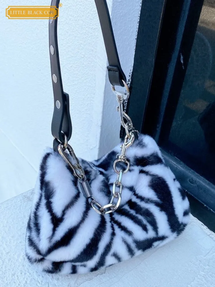 Plush Kawaii Single Shoulder Bag Women Fashion Chain Crossbody Bags Autumn Winter Zipper High Street Leather Belt Underarm Bags
Plush Kawaii Single Shoulder Bag Women Fashion Chain Crossbody Bags Autumn Winter Zipper High Street Leather Belt Underarm Bags
