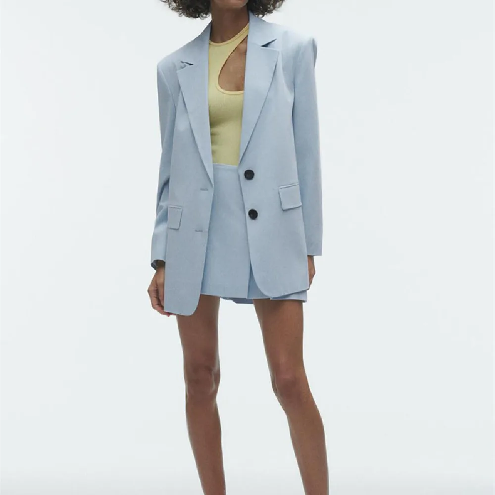 Юбка-шорты Женская однотонная с высокой талией, широкая
Юбка-шорты Женская однотонная с высокой талией, широкая