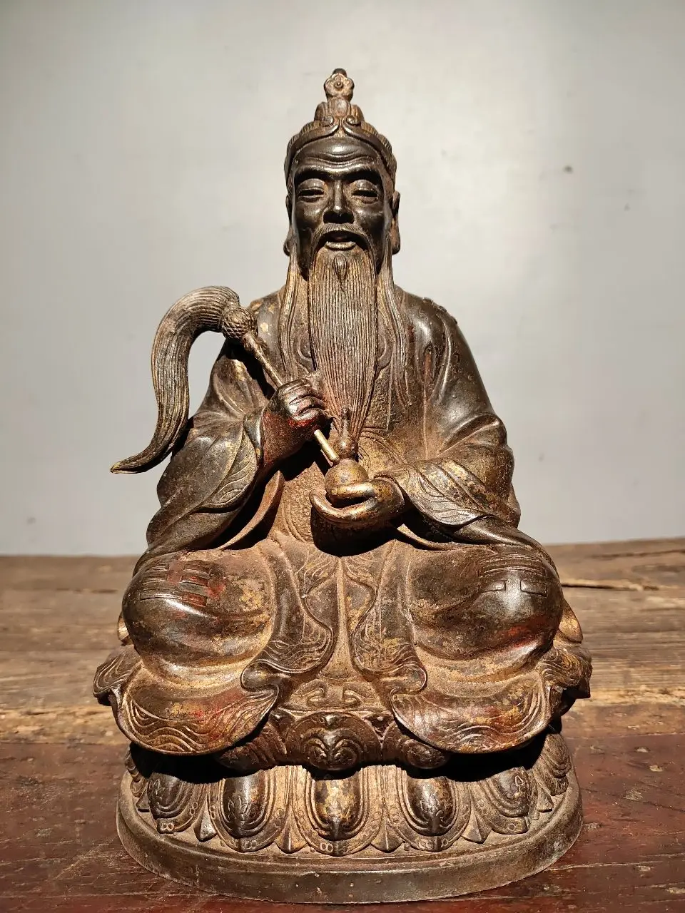 10" Tibetan Temple Collection Old Bronze Lacquer Cinnabars Taishang Laojun sitting like a Buddha Taoist Patriarch Enshrine
10" Tibetan Temple Collection Old Bronze Lacquer Cinnabars Taishang Laojun sitting like a Buddha Taoist Patriarch Enshrine