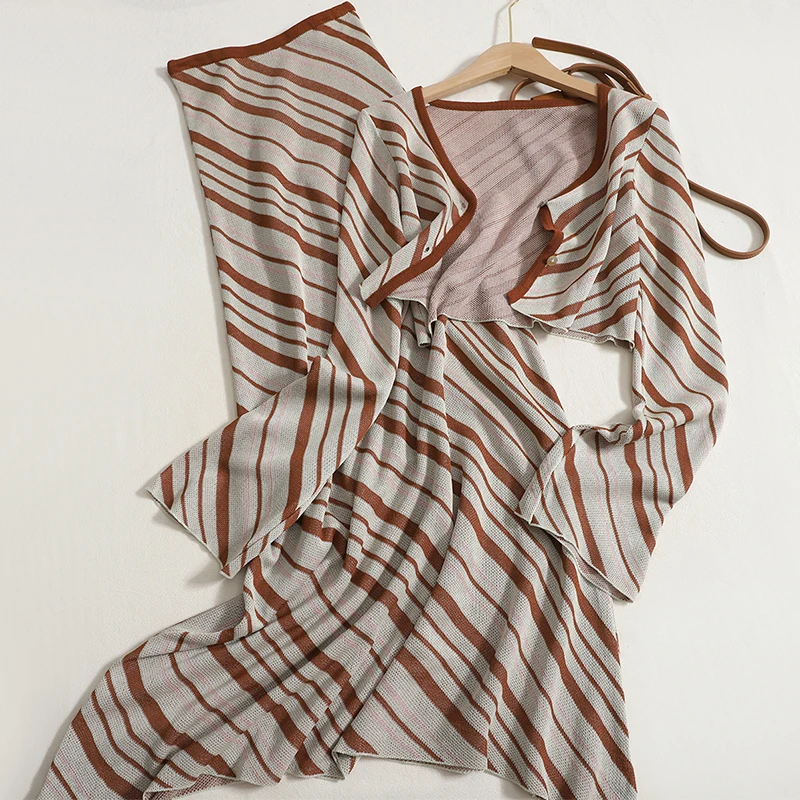 Temperament Fashion Skirts Sets Women's Autumn New Striped Short Knitted Cardigan High Waist Skirt Two-piece Suit Skirt Women 
Temperament Fashion Skirts Sets Women's Autumn New Striped Short Knitted Cardigan High Waist Skirt Two-piece Suit Skirt Women