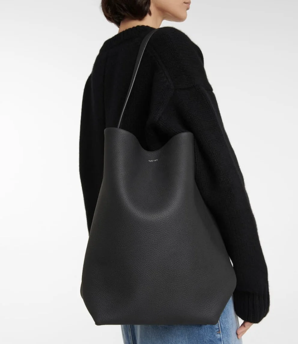 2022 The New Arrival First Layer Cowhide Leather Shoulder Handbag Large Capacity Bucket Tote Bag Women row
2022 The New Arrival First Layer Cowhide Leather Shoulder Handbag Large Capacity Bucket Tote Bag Women row