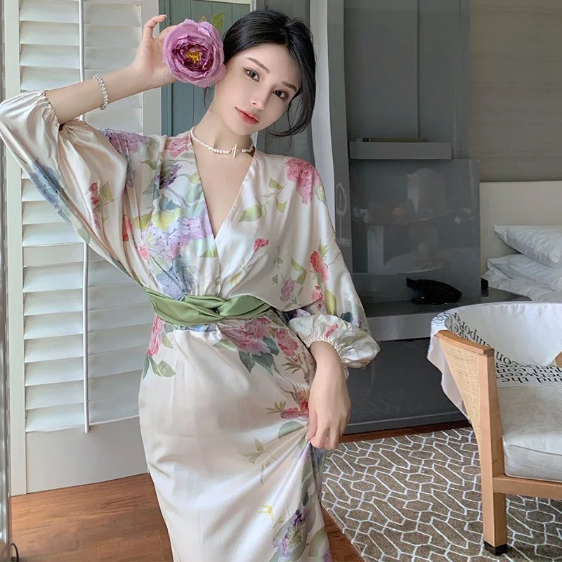 2023 Summer Women's Sexy Elegant Dress French Waist Printed Three-quarter Sleeve V-Neck A-Line Skirt Temperament Ladies Clothing
2023 Summer Women's Sexy Elegant Dress French Waist Printed Three-quarter Sleeve V-Neck A-Line Skirt Temperament Ladies Clothing
