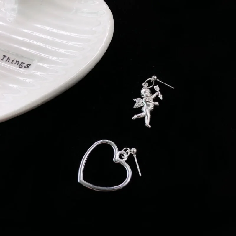 European and American Punk Style All-match Love God Angel Peach Heart Asymmetric Earrings Hip Hop Super Fairy Earrings for Women
European and American Punk Style All-match Love God Angel Peach Heart Asymmetric Earrings Hip Hop Super Fairy Earrings for Women