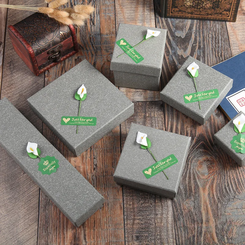 12pcs High Quality Grey Jewelry Packaging Box Greenish Lily Flower Kraft Paper Favour Bulk Gift Boxes Bag For Necklace Brac
12pcs High Quality Grey Jewelry Packaging Box Greenish Lily Flower Kraft Paper Favour Bulk Gift Boxes Bag For Necklace Brac