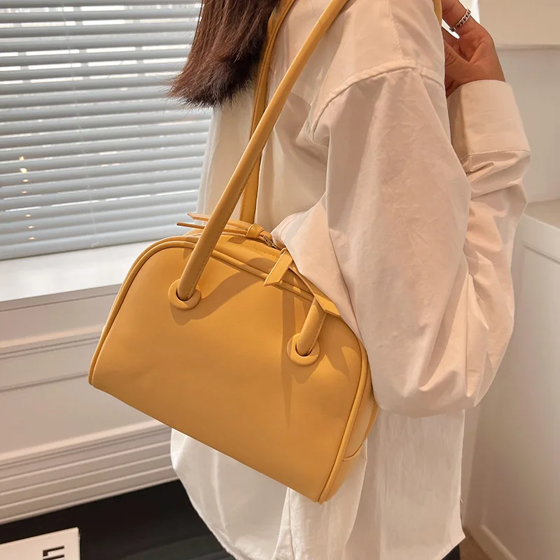 Large-capacity bag women's summer 2022 new this year's popular one-shoulder underarm bag high-quality texture fashion tote bag
Large-capacity bag women's summer 2022 new this year's popular one-shoulder underarm bag high-quality texture fashion tote bag