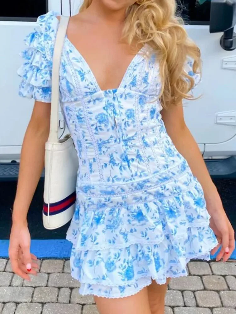2022 Romantic V neck Ruffles Package Hips Blue Flower Print Short Sleeve Dress Women Back Elastic Ruched Mini Dresses Slim Robe
2022 Romantic V neck Ruffles Package Hips Blue Flower Print Short Sleeve Dress Women Back Elastic Ruched Mini Dresses Slim Robe
