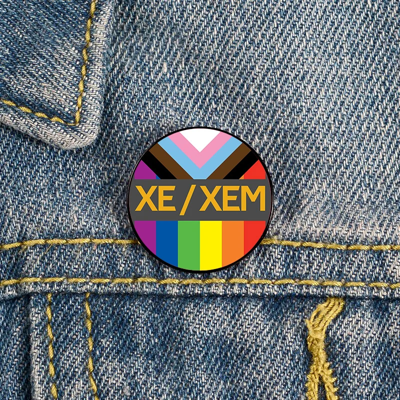 Pronoun Badge Xe Xem Pin Custom cute Brooches Shirt Lapel teacher tote Bag backpacks Badge Cartoon gift brooches pins for women
Pronoun Badge Xe Xem Pin Custom cute Brooches Shirt Lapel teacher tote Bag backpacks Badge Cartoon gift brooches pins for women