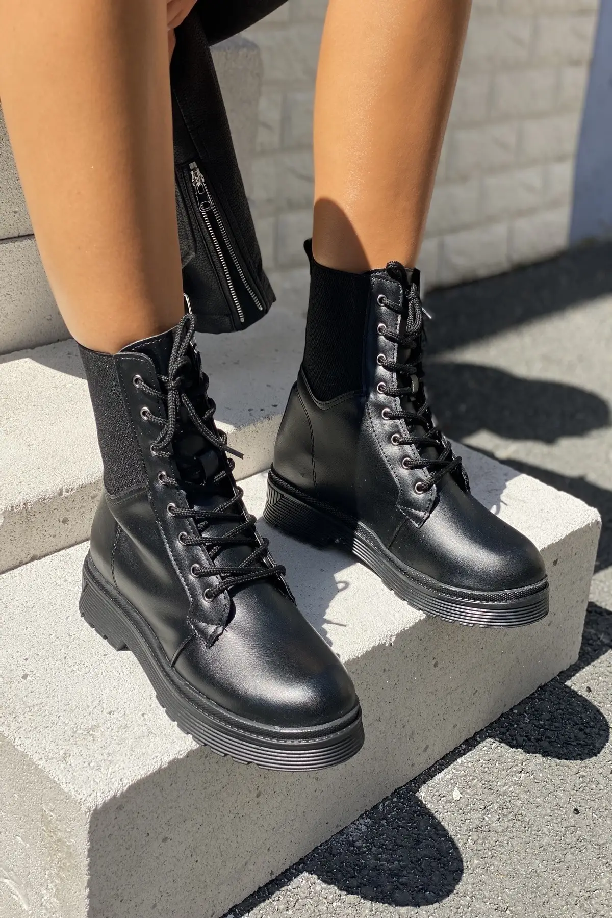 Motorcycle Boots For Women, Autumn 2021 Fashion Round Toe Lace-up Boots, Ladies Modern Fashion Design Breathable Shoes
Motorcycle Boots For Women, Autumn 2021 Fashion Round Toe Lace-up Boots, Ladies Modern Fashion Design Breathable Shoes