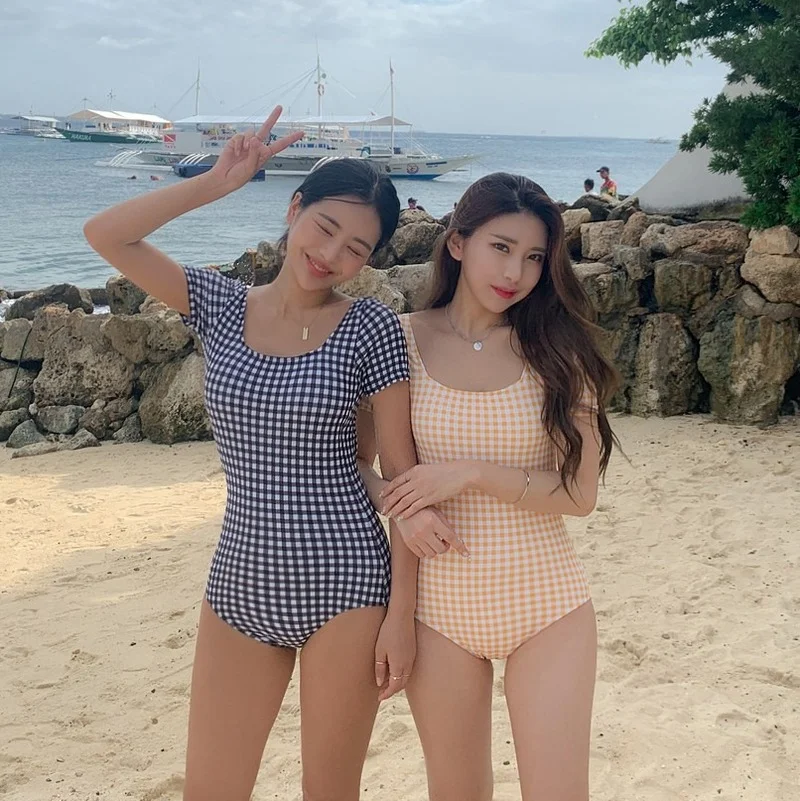 2021 New Japanese Plaid Half-sleeve One-piece Swimsuit Women Ins Sexy Backless Hot Spring Swimsuit Women
2021 New Japanese Plaid Half-sleeve One-piece Swimsuit Women Ins Sexy Backless Hot Spring Swimsuit Women