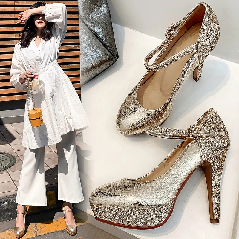 2022 women pumps plus size 22-26.5cm Patent leather upper Glitter material sequin Ankle buckle Mary Jane shoes wedding shoes
2022 women pumps plus size 22-26.5cm Patent leather upper Glitter material sequin Ankle buckle Mary Jane shoes wedding shoes