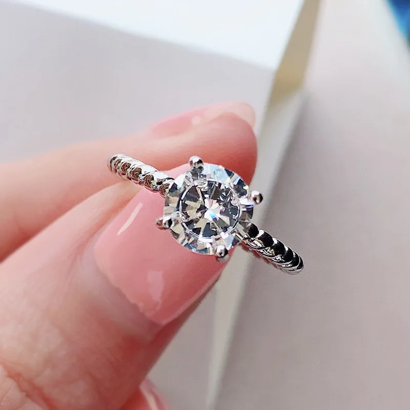 Spring Qiaoer 925 Sterling Silver 1CT Round Cut Simulated Moissanite Gemstone Rings for Women Party Fine Jewelry Gifts
Spring Qiaoer 925 Sterling Silver 1CT Round Cut Simulated Moissanite Gemstone Rings for Women Party Fine Jewelry Gifts