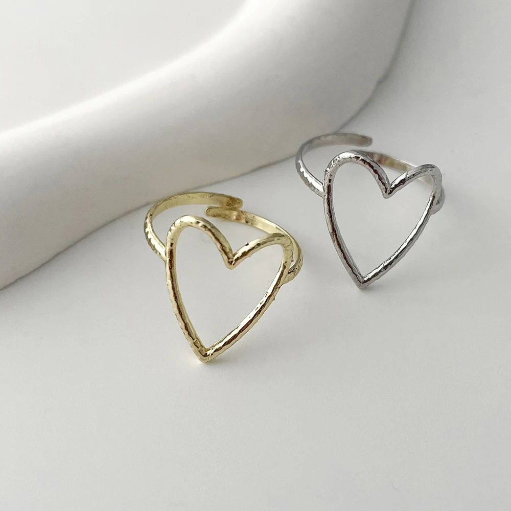 Coconal Hollow Heart Gold Plated Ring Women Fashion Simple Rings Gift Party Jewelry for Girlfriend Anillos Mujer
Coconal Hollow Heart Gold Plated Ring Women Fashion Simple Rings Gift Party Jewelry for Girlfriend Anillos Mujer
