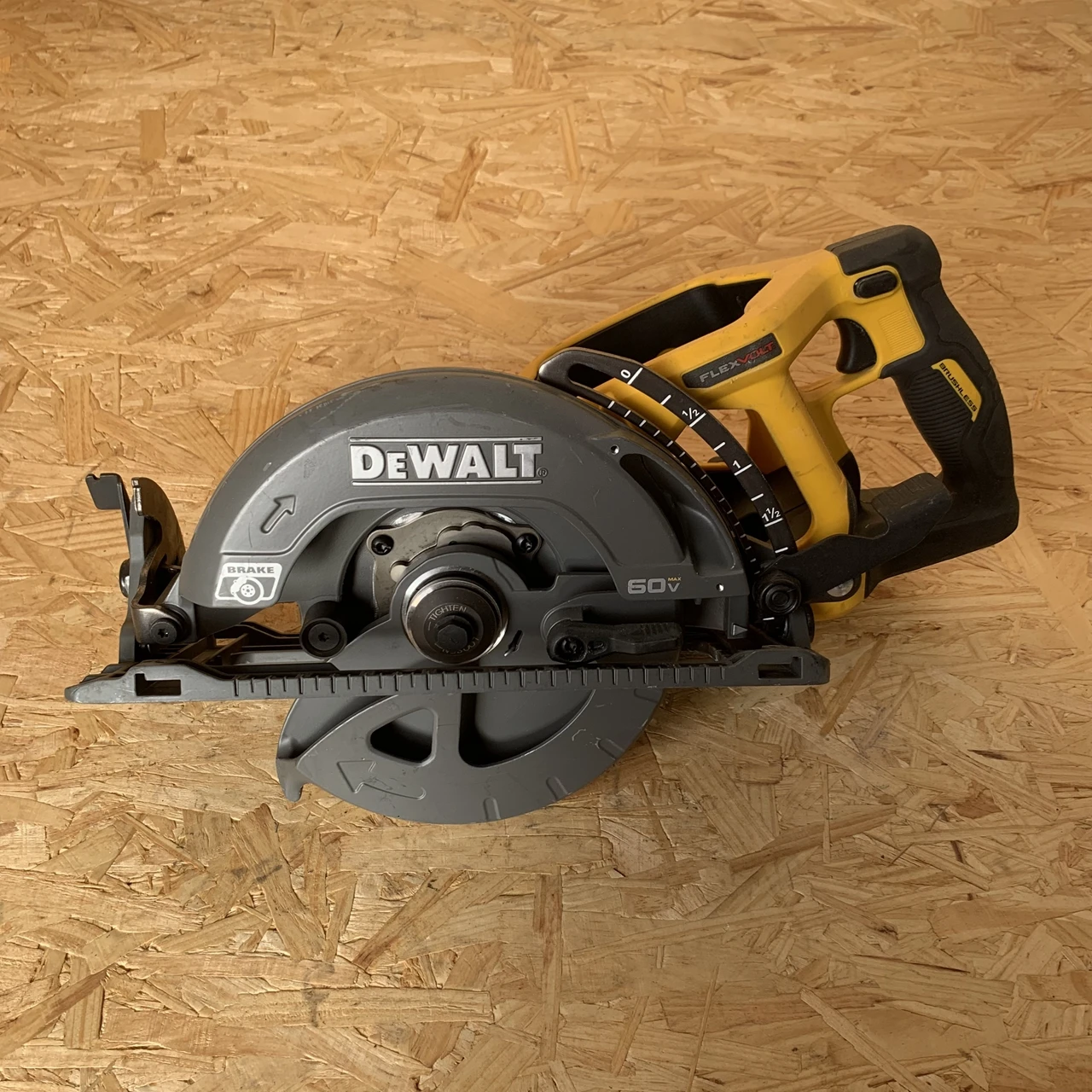 DEWALT DCS577B Циркулярная пила 60В
DEWALT DCS577B Циркулярная пила 60В