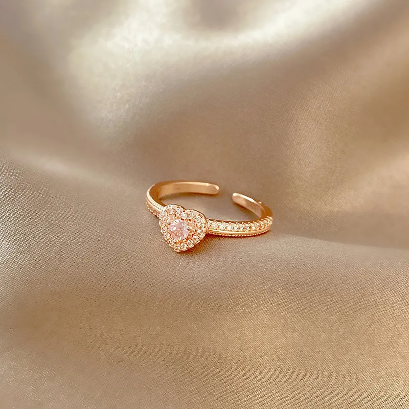 2023 New Pink Heart Zircon Ring Women's Premium Design Index Finger Ring Banquet Party Engagement Rings for Women Jewelry
2023 New Pink Heart Zircon Ring Women's Premium Design Index Finger Ring Banquet Party Engagement Rings for Women Jewelry