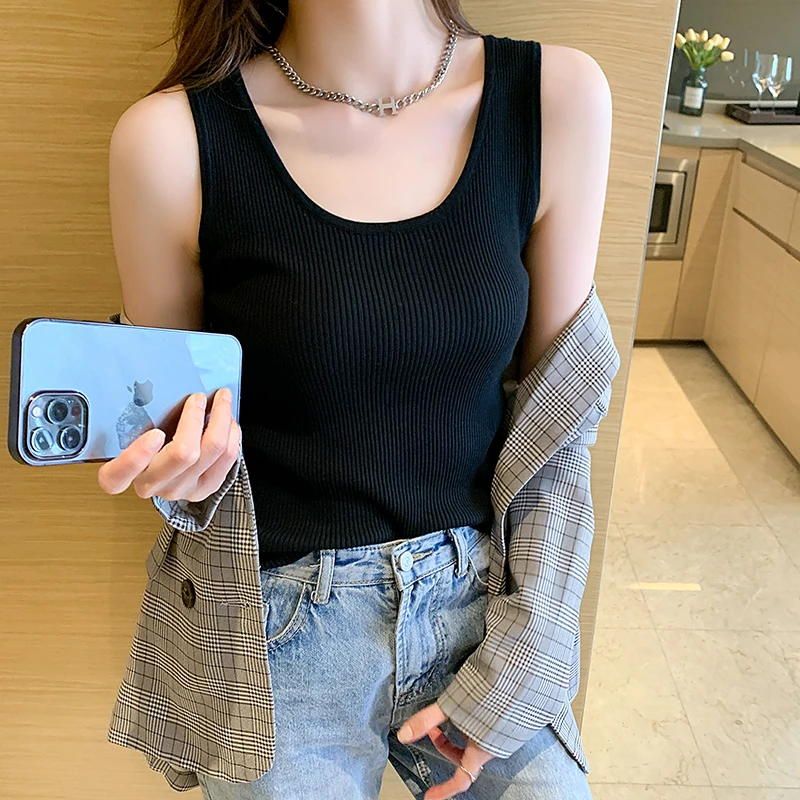 Топ женский короткий из ледяного шелка, французская безрукавка с тонкими ремнями, летняя одежда, с трикотажной подкладкой без рукавов
Топ женский короткий из ледяного шелка, французская безрукавка с тонкими ремнями, летняя одежда, с трикотажной подкладкой без рукавов