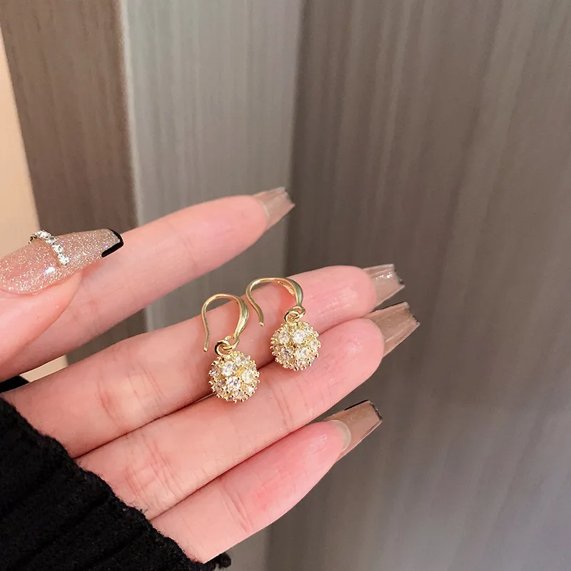 2022 New Arrival Fashion Earrings Metal Classic Water Drop Women Dangle Earrings Elegant Female Trendy Korean Jewelry
2022 New Arrival Fashion Earrings Metal Classic Water Drop Women Dangle Earrings Elegant Female Trendy Korean Jewelry