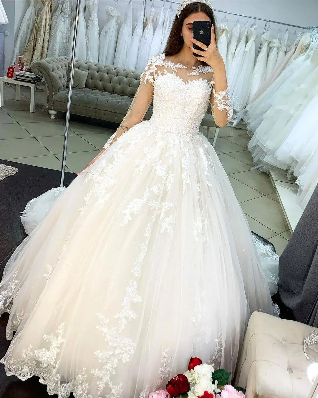 2022 Elegant Full Sleeves Skin Color Tulle Mermaid Wedding Dresses Lace Appliques Hollow Back Special Design Bridal Gown
2022 Elegant Full Sleeves Skin Color Tulle Mermaid Wedding Dresses Lace Appliques Hollow Back Special Design Bridal Gown