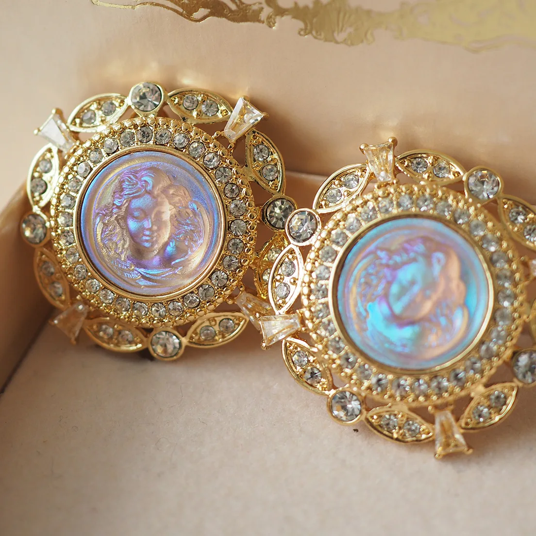 Dream Angel Ear Clip Earrings French Vintage Middle Atlantic Antique Vintage Jewelry
Dream Angel Ear Clip Earrings French Vintage Middle Atlantic Antique Vintage Jewelry