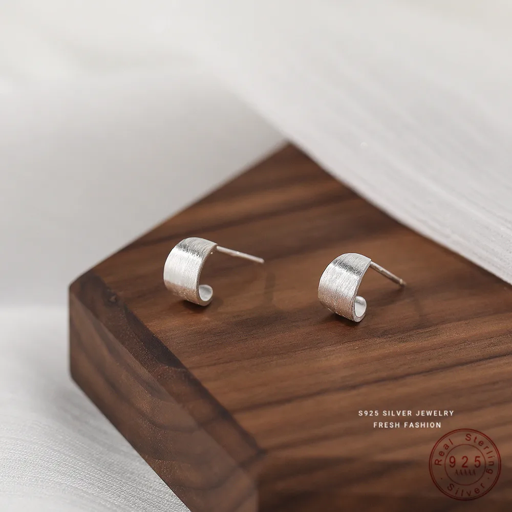 925 Sterling Silver Small Brushed Arc Earrings for Women Simple Versatile Jewelry Accessories
925 Sterling Silver Small Brushed Arc Earrings for Women Simple Versatile Jewelry Accessories
