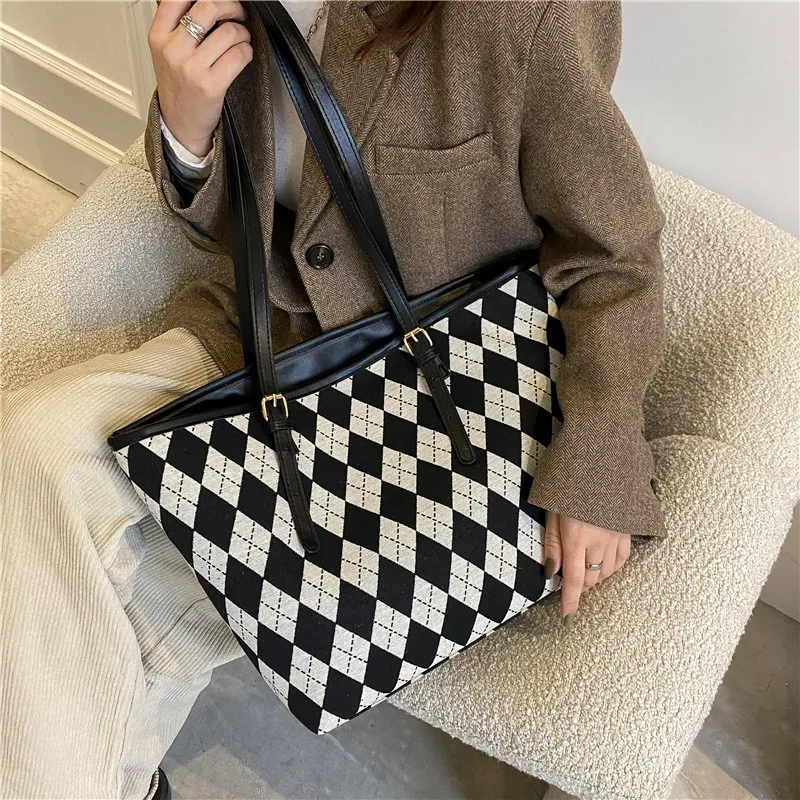 Large-capacity Tote Bag Handbag for Woman New Fashion Shoulder Bag Female Wild Lattice Handbag Travel Bag for Female Bag
Large-capacity Tote Bag Handbag for Woman New Fashion Shoulder Bag Female Wild Lattice Handbag Travel Bag for Female Bag