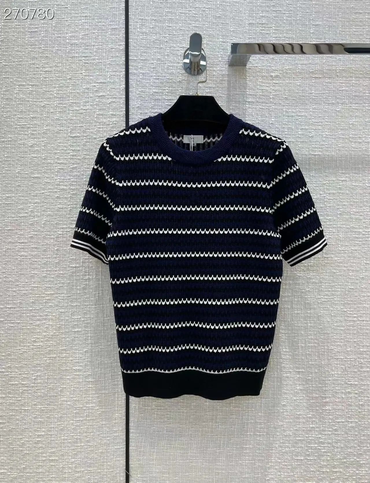 Fyion Top Quality Spring Summer T-shirts 2022 Runway Women Striped Print Short Sleeves Knit T-shirt Elegant Female Clothes
Fyion Top Quality Spring Summer T-shirts 2022 Runway Women Striped Print Short Sleeves Knit T-shirt Elegant Female Clothes
