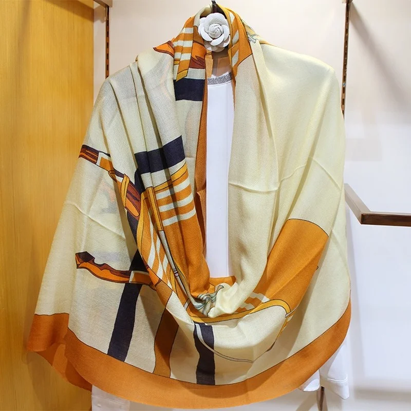 Высококачественный Элегантный женский европейский и американский шарф с принтом лошадей качественный кашемировый с тонкой окантовкой для бороды теплый тонкий длинный шарф шаль 
Высококачественный Элегантный женский европейский и американский шарф с принтом лошадей качественный кашемировый с тонкой окантовкой для бороды теплый тонкий длинный шарф шаль