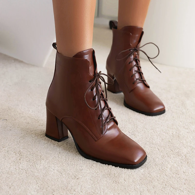 Plus Size Square Toe Thick Heel Lace-Up Boots Korean Version Of Casual Style Women's Ankle Boots Autumn New Cheap Shoes
Plus Size Square Toe Thick Heel Lace-Up Boots Korean Version Of Casual Style Women's Ankle Boots Autumn New Cheap Shoes