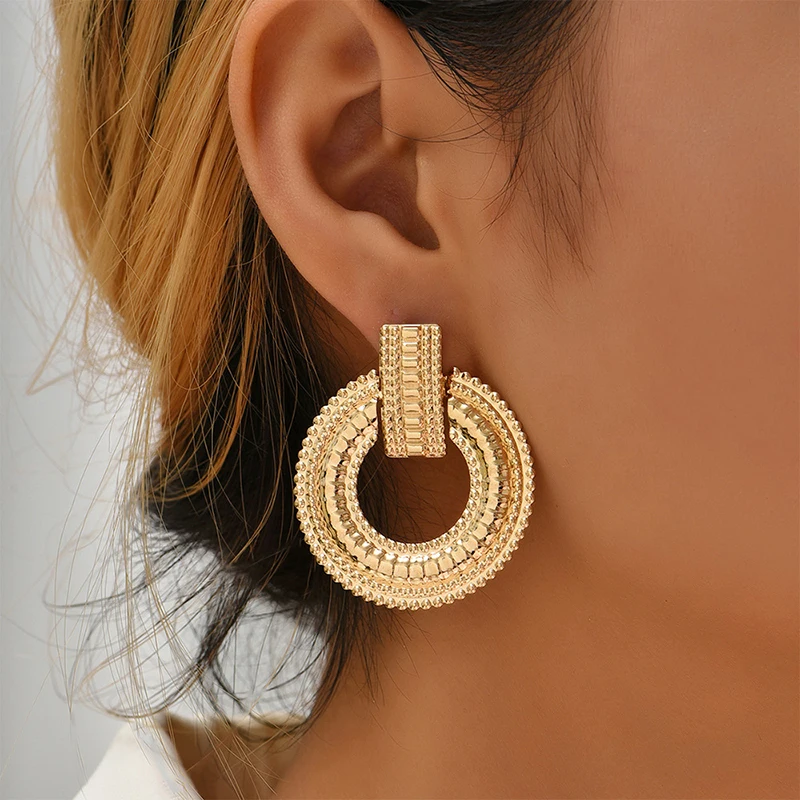 Earrings for Women Jewelry Luxury Versatile Metal Circle Pendant Pendientes Female Eardrop
Earrings for Women Jewelry Luxury Versatile Metal Circle Pendant Pendientes Female Eardrop