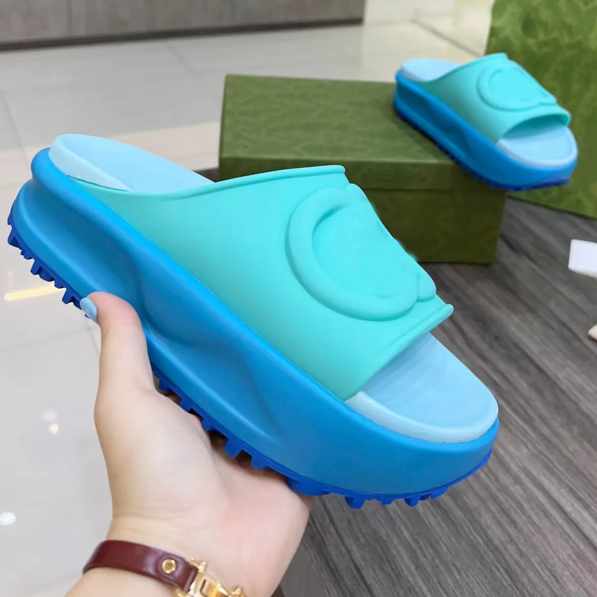 Summer Women Slides Platform Clogs Outdoor Garden Luxury Designer Shoes Female Pool Sandals Women 2022 Mules Beach Slippers
Summer Women Slides Platform Clogs Outdoor Garden Luxury Designer Shoes Female Pool Sandals Women 2022 Mules Beach Slippers