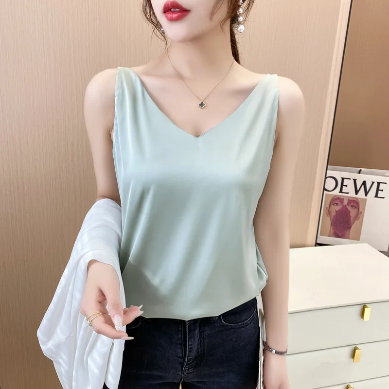Korean Fashion SATIN Tank Top Women Solid Office Lady Halter Top V-Neck Sexy Inner Bottoming 2022 New Design Casual Crop Tops
Korean Fashion SATIN Tank Top Women Solid Office Lady Halter Top V-Neck Sexy Inner Bottoming 2022 New Design Casual Crop Tops