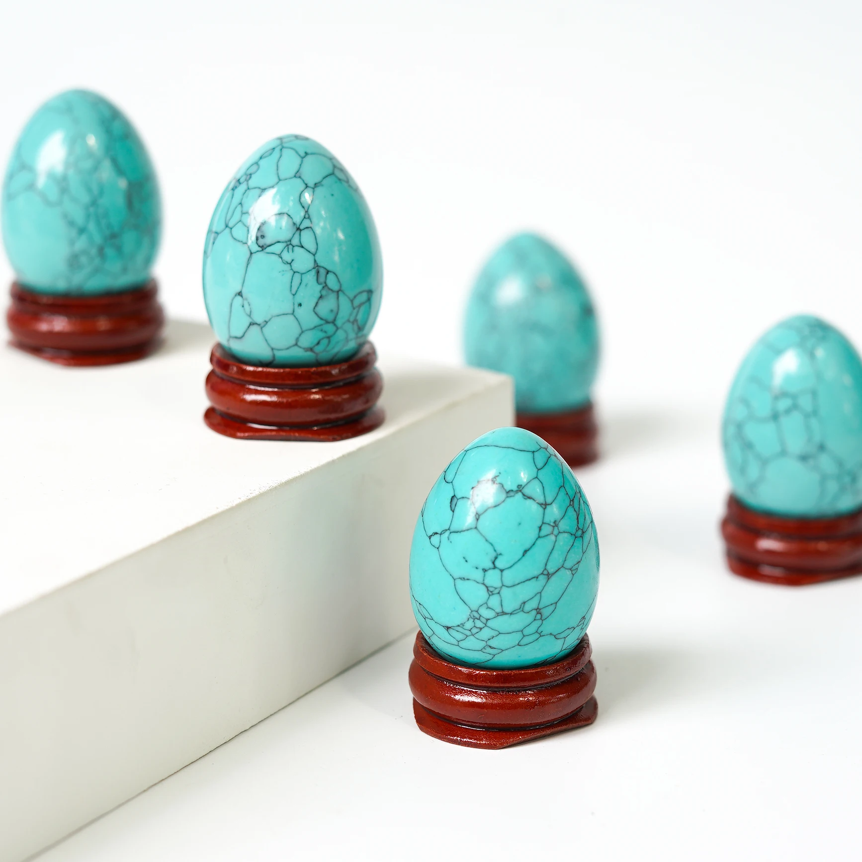 

2023 40*30mm Green Turquoise Crystal Eggs With Wood Stand Natural Gemstone Bell Chakra Healing Reiki Stone Carved Crafts