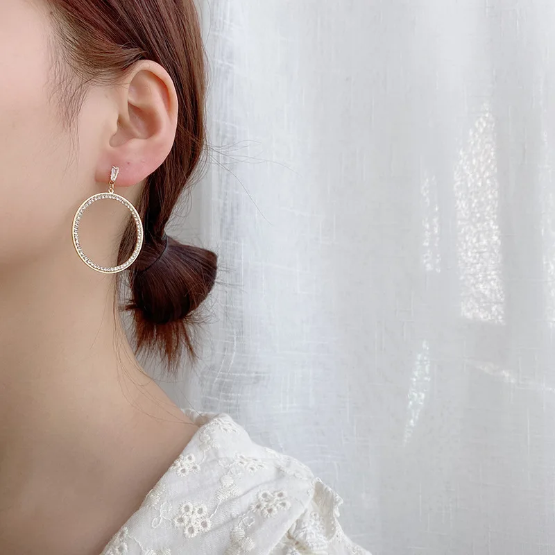 2021 New S925 Silvers Exaggerated Geometric Dangle Earrings Female Fashion Triangular Earrings Exquisite Jewelry for Women
2021 New S925 Silvers Exaggerated Geometric Dangle Earrings Female Fashion Triangular Earrings Exquisite Jewelry for Women