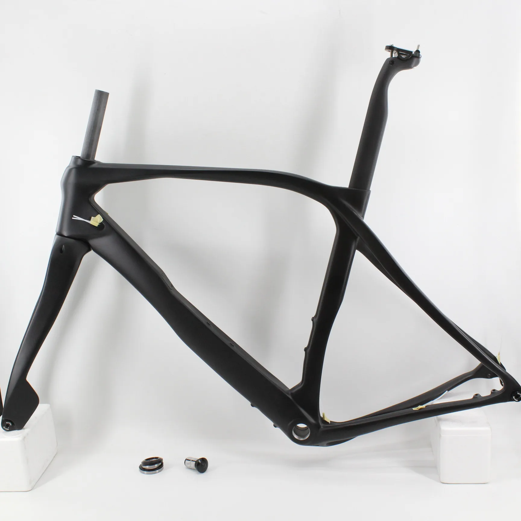 Newest 700C Cyclocross Travel Gravel Road bike UD full carbon fibre bicycle Thru Axle Disc Brake Frame carbon Fork Free shipping
Newest 700C Cyclocross Travel Gravel Road bike UD full carbon fibre bicycle Thru Axle Disc Brake Frame carbon Fork Free shipping