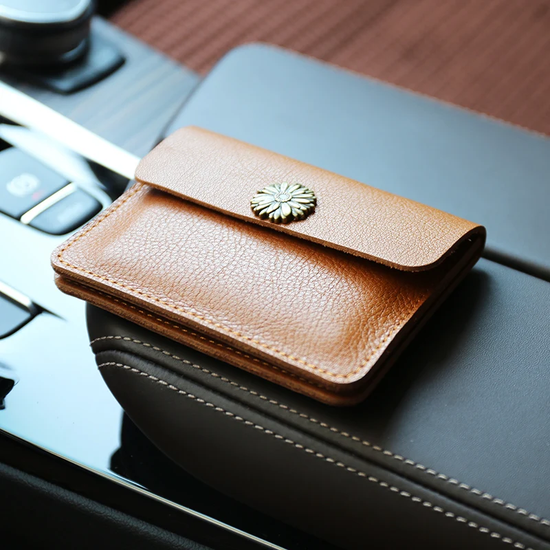 Japan and South Korea simple handmade vegetable tanned leather leather card bag coin purse short snap driver's license bag
Japan and South Korea simple handmade vegetable tanned leather leather card bag coin purse short snap driver's license bag