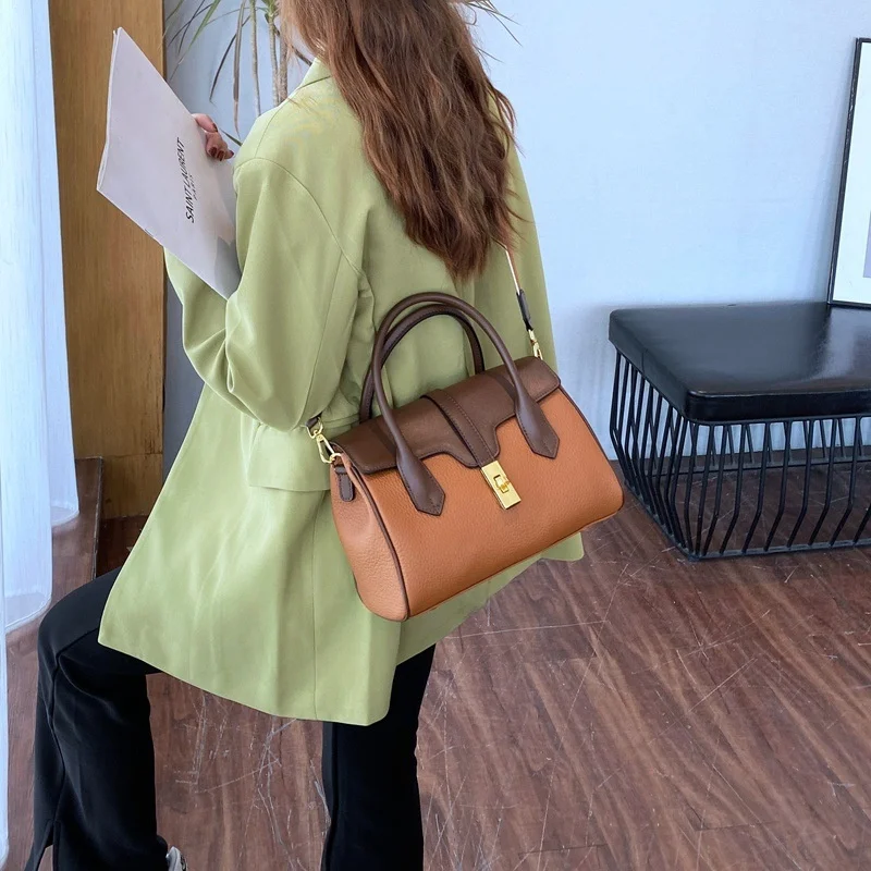 high quality luxury brand Leather women's 2023 New Boston Bag Fashion one shoulder hand top leather messenger bag 88158
high quality luxury brand Leather women's 2023 New Boston Bag Fashion one shoulder hand top leather messenger bag 88158