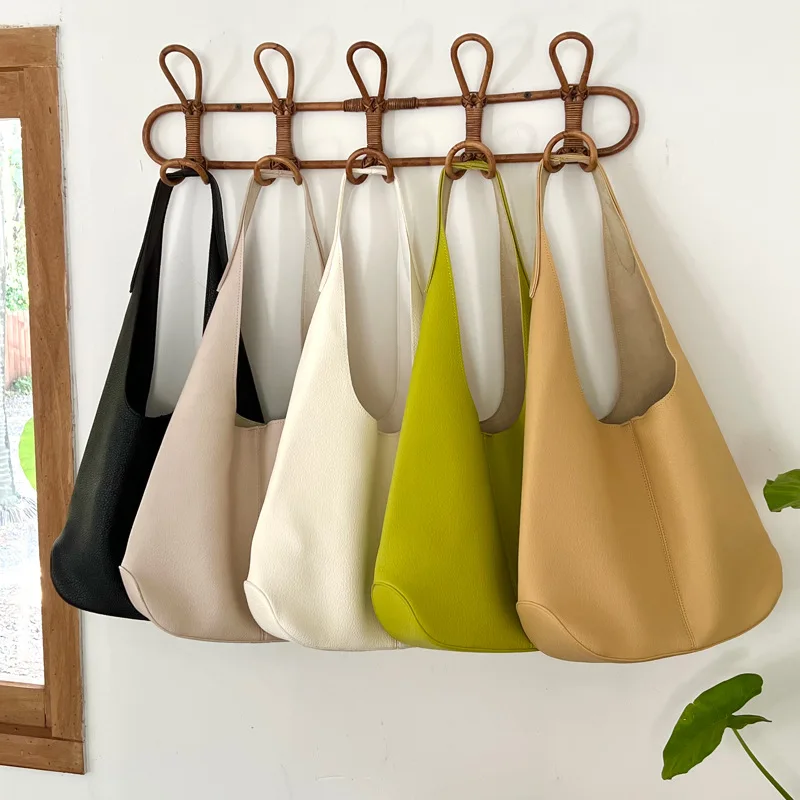 Women Shoulder Bag Korean Version Fashion Simple Large Capacity Ladies Underarm Bag 2022 Trend New Soft PU Leather Casual Totes
Women Shoulder Bag Korean Version Fashion Simple Large Capacity Ladies Underarm Bag 2022 Trend New Soft PU Leather Casual Totes