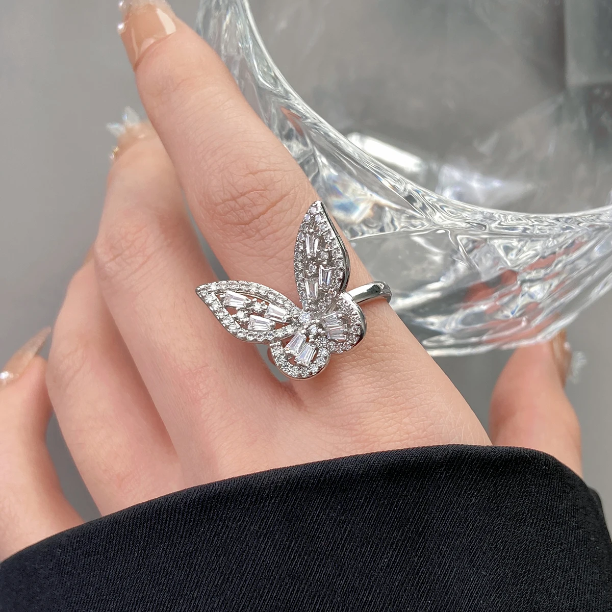 Silver Exquisite Big Butterfly White Zircon Ring Full Of Shiny Crystal for Women Ladies Cocktail Party Birthday Jewelry Gift
Silver Exquisite Big Butterfly White Zircon Ring Full Of Shiny Crystal for Women Ladies Cocktail Party Birthday Jewelry Gift